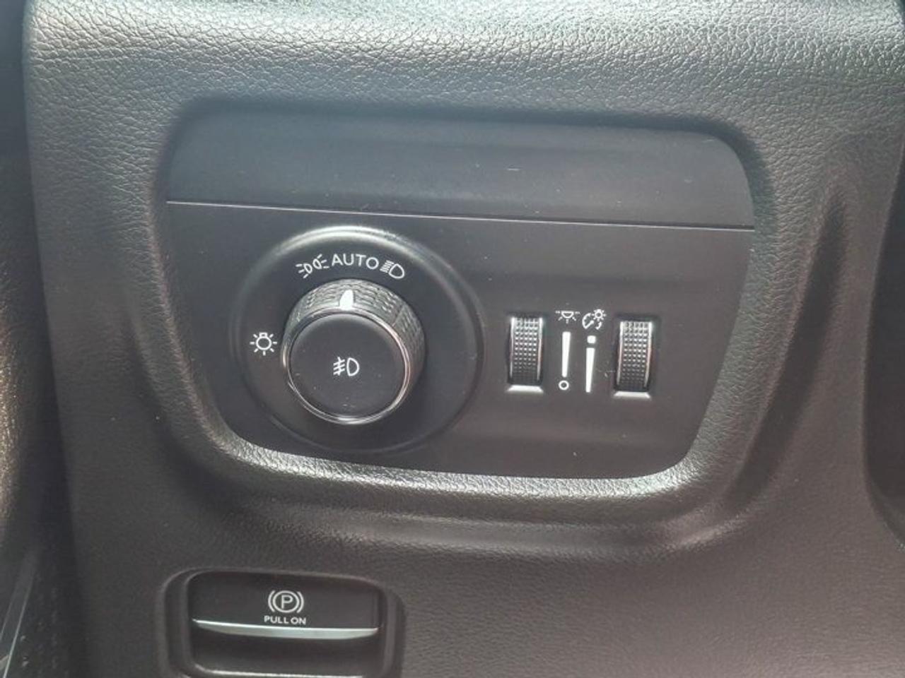 2023 Jeep Grand Cherokee Summit 4x4 | Leather | Pano Sunroof | Rear Entertainment | Heads Up Display | BSM | and More ! Photo