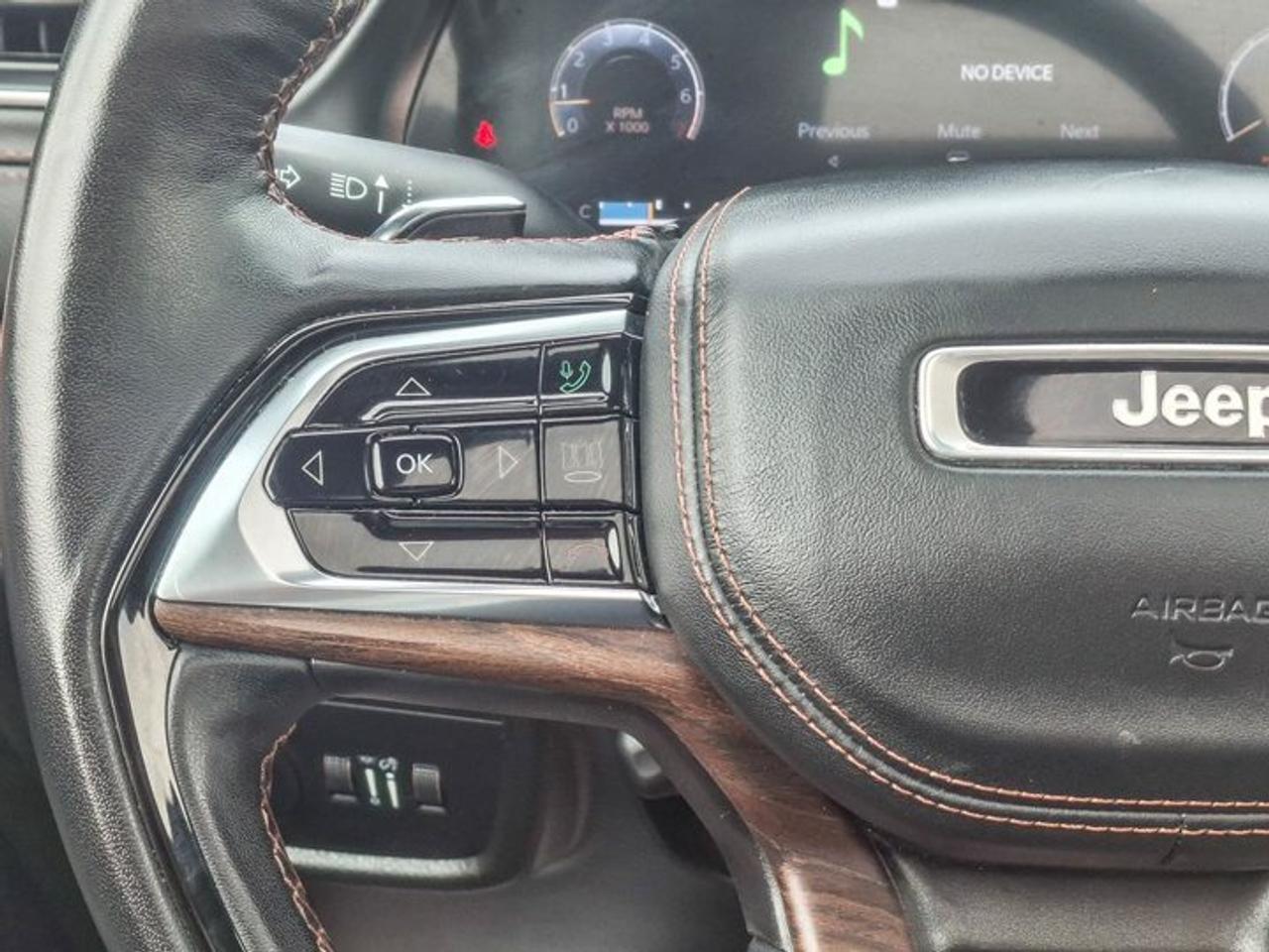 2023 Jeep Grand Cherokee Summit 4x4 | Leather | Pano Sunroof | Rear Entertainment | Heads Up Display | BSM | and More ! Photo