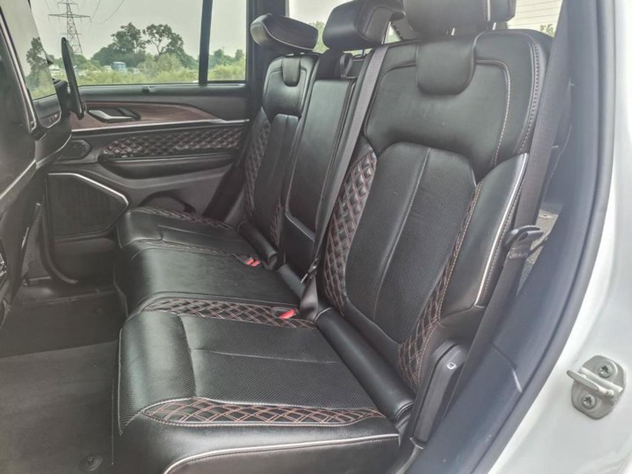 2023 Jeep Grand Cherokee Summit 4x4 | Leather | Pano Sunroof | Rear Entertainment | Heads Up Display | BSM | and More ! Photo