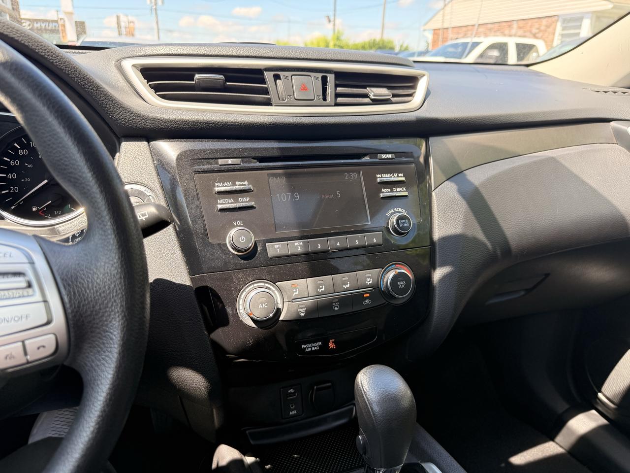 2015 Nissan Rogue SV | AWD Photo