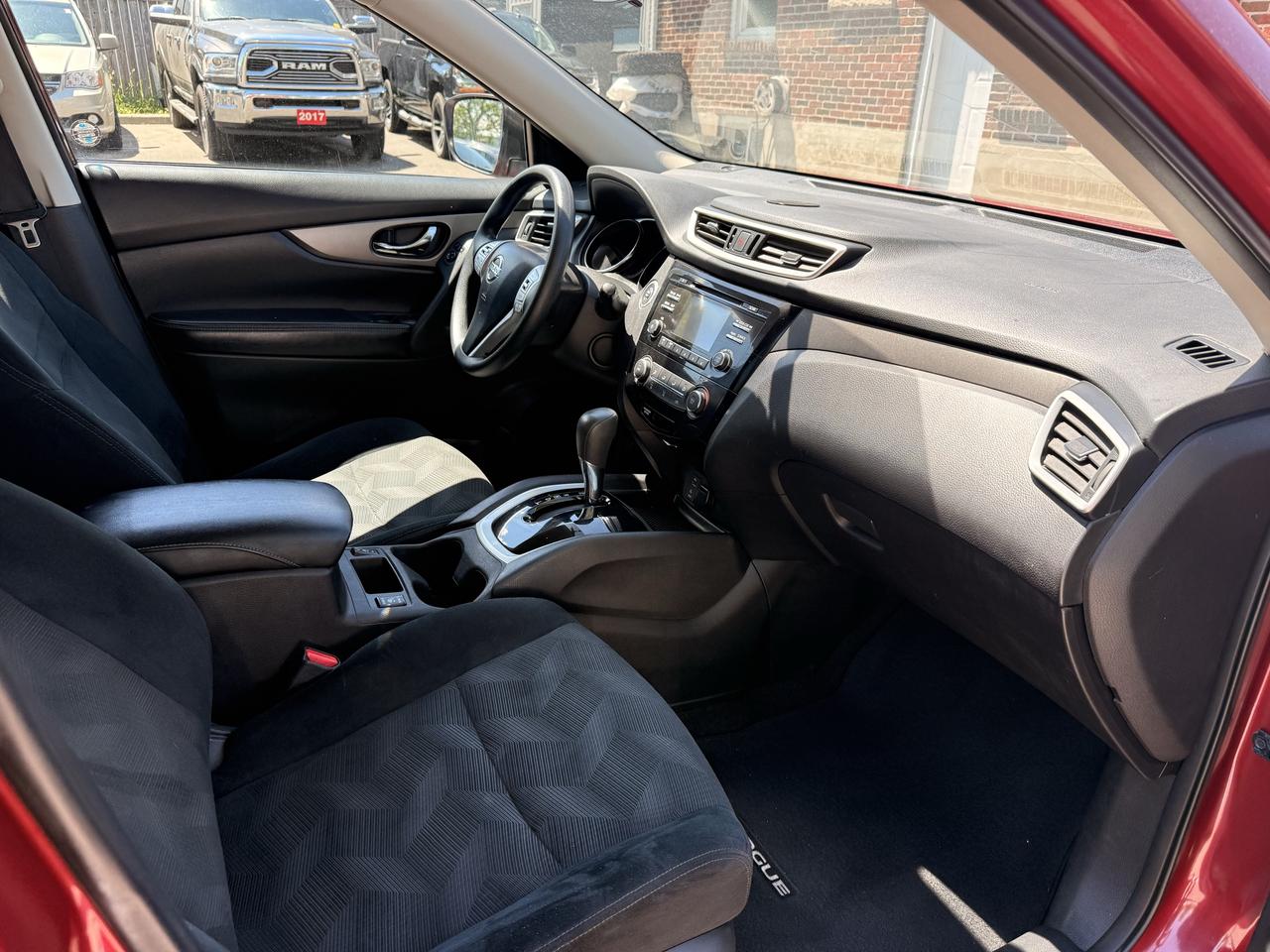 2015 Nissan Rogue SV | AWD Photo