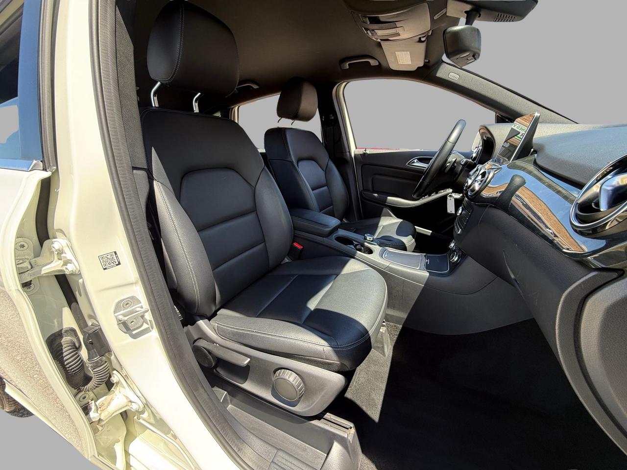 2015 Mercedes-Benz B-Class 4DR HB B 250 SPORTS TOURER 4MATIC Photo