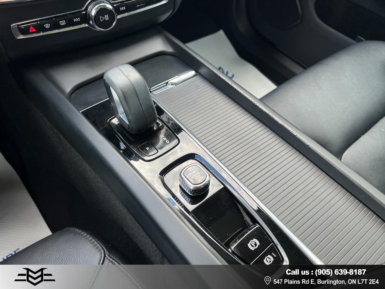 2022 Volvo XC60 B5 AWD MOMENTUM - Blind Spot Monitor !!! Photo