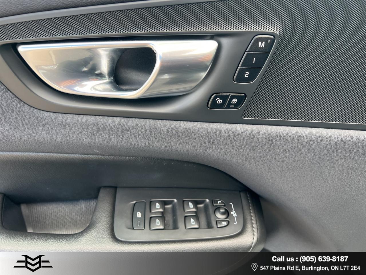 2022 Volvo XC60 B5 AWD MOMENTUM - Blind Spot Monitor !!! Photo