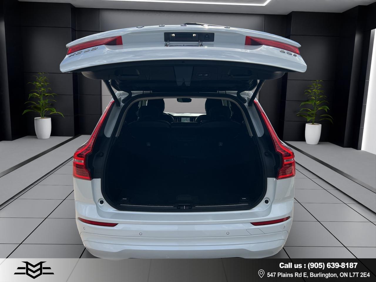 2022 Volvo XC60 B5 AWD MOMENTUM - Blind Spot Monitor !!! Photo
