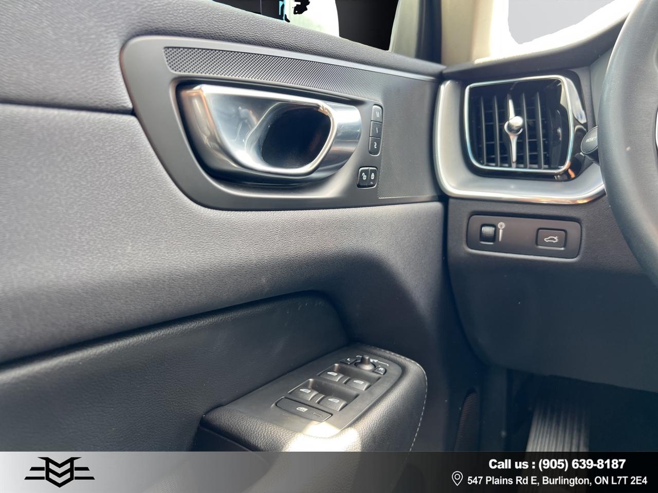 2022 Volvo XC60 B5 AWD MOMENTUM - Blind Spot Monitor !!! Photo