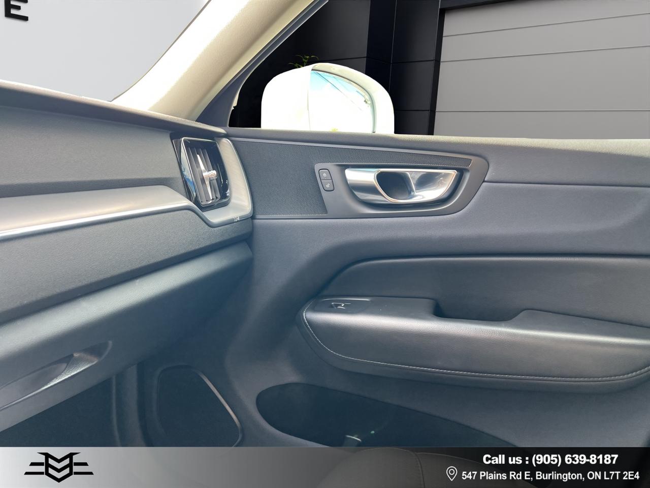 2022 Volvo XC60 B5 AWD MOMENTUM - Blind Spot Monitor !!! Photo