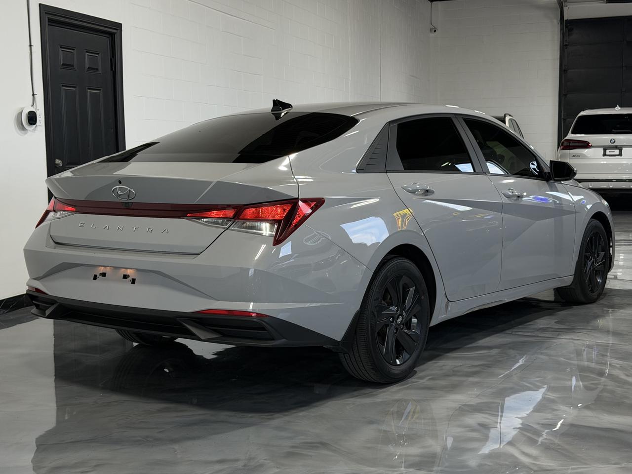 2021 Hyundai Elantra Preferred Photo2