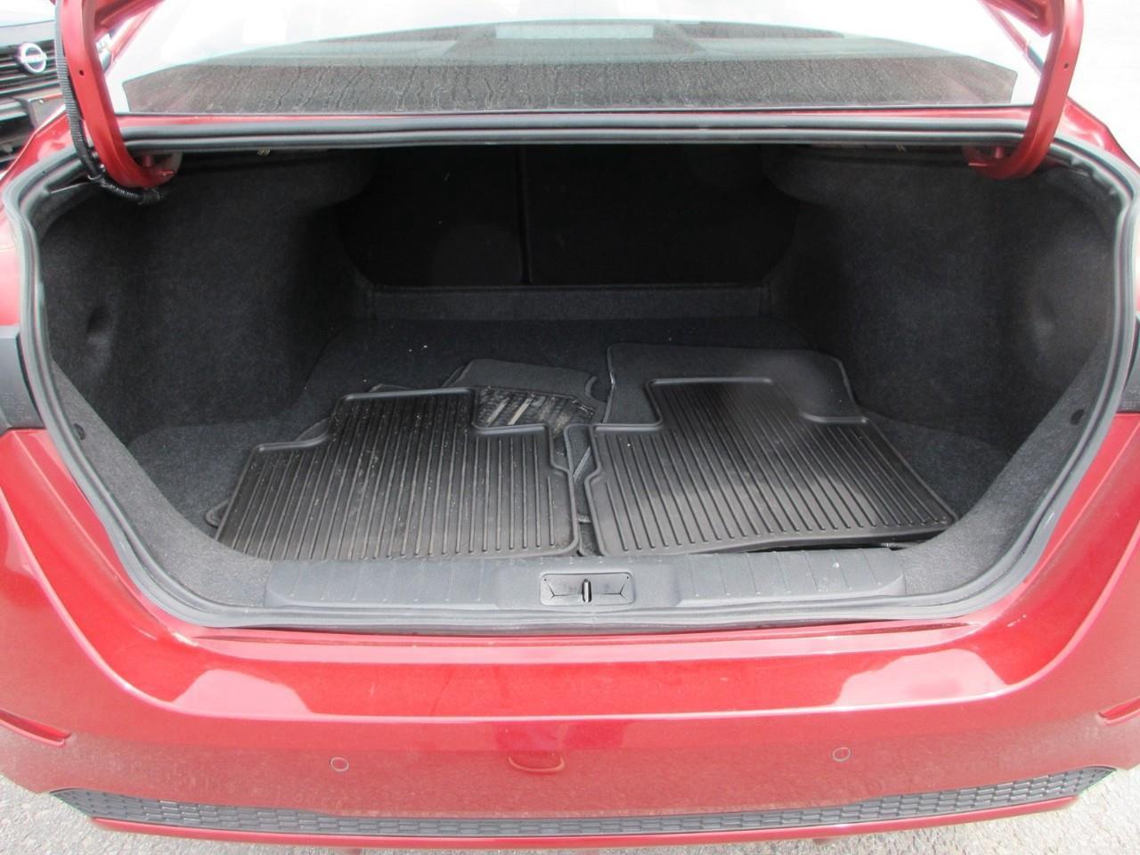 2024 Nissan Sentra SV Photo4