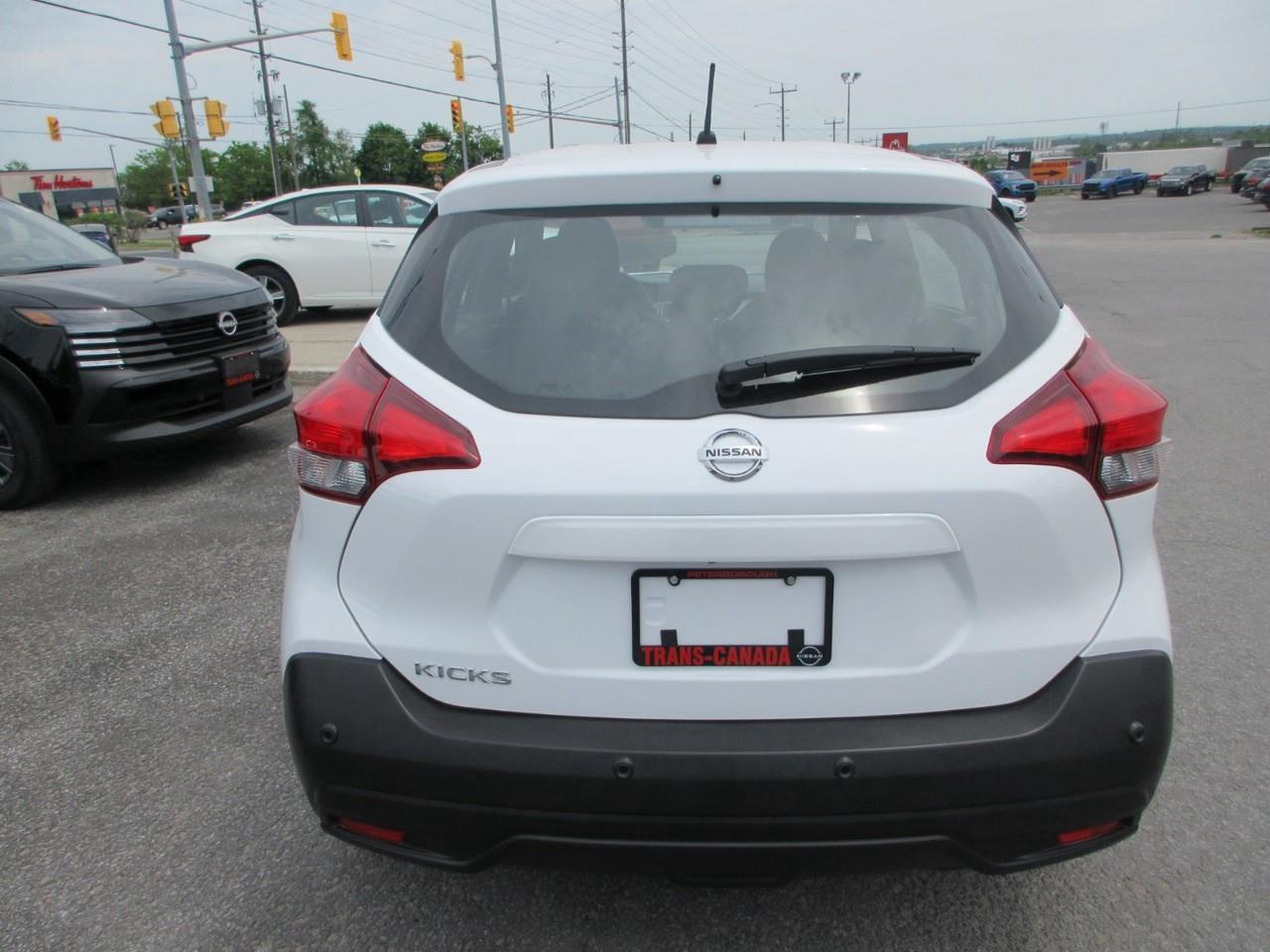2020 Nissan Kicks S Photo3