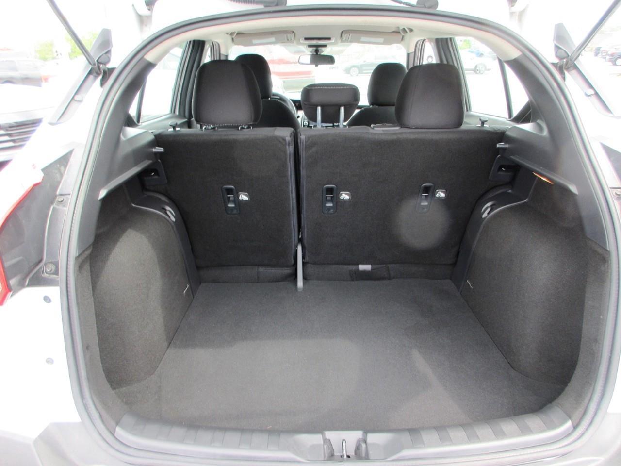 2020 Nissan Kicks S Photo4