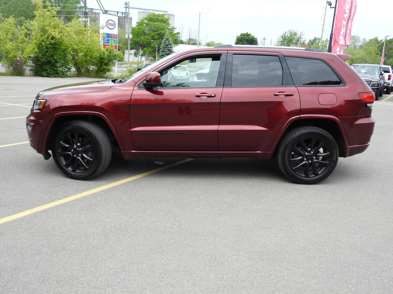 2020 Jeep Grand Cherokee ALTITUDE 4x4 - TOW PACKAGE- CLEAN CARFAX Photo