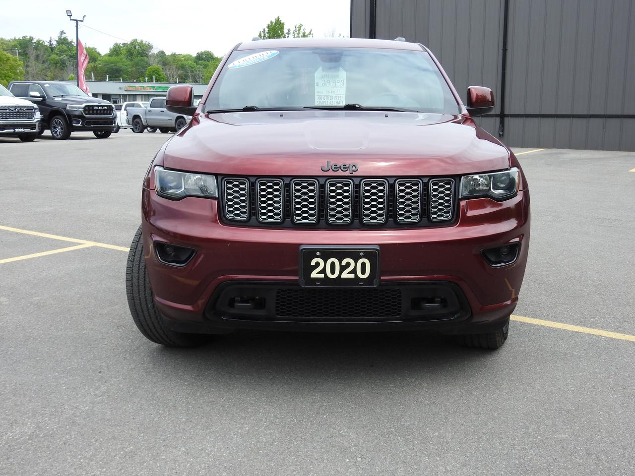 2020 Jeep Grand Cherokee ALTITUDE 4x4 - TOW PACKAGE- CLEAN CARFAX Photo