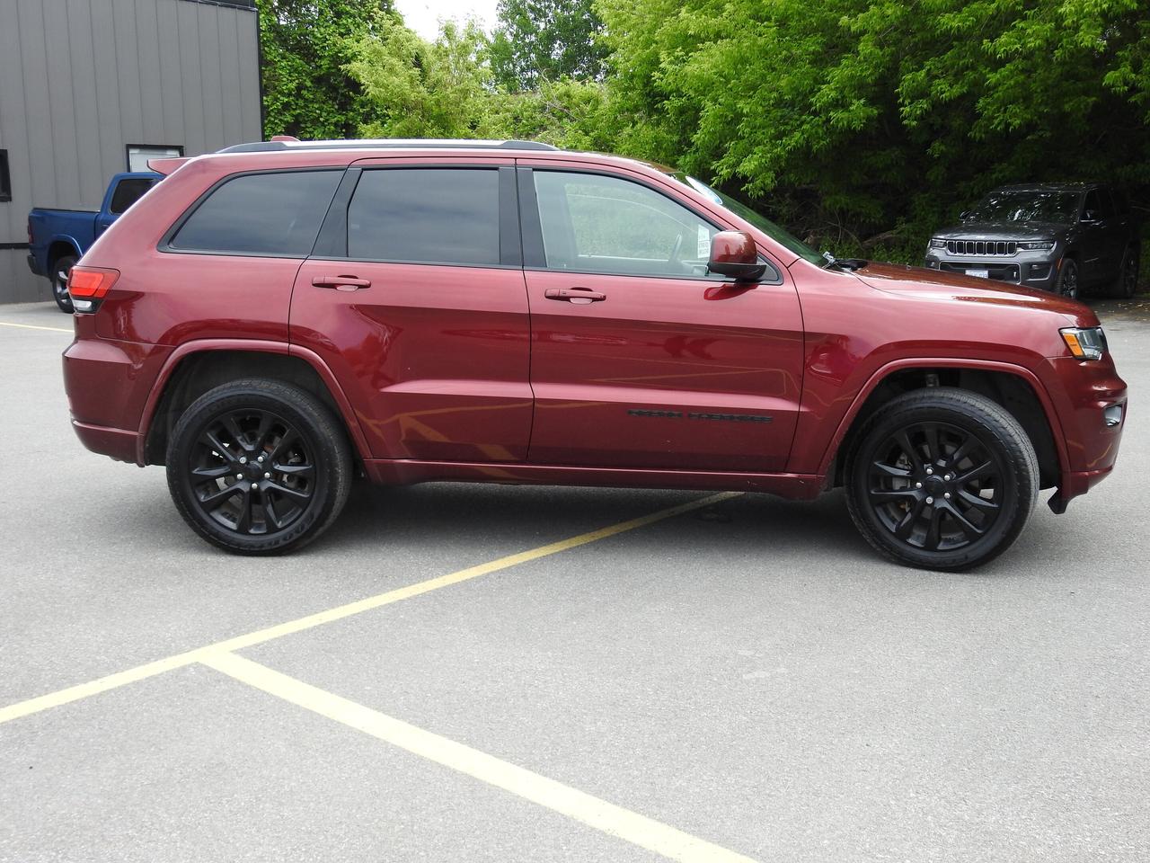 2020 Jeep Grand Cherokee ALTITUDE 4x4 - TOW PACKAGE- CLEAN CARFAX Photo