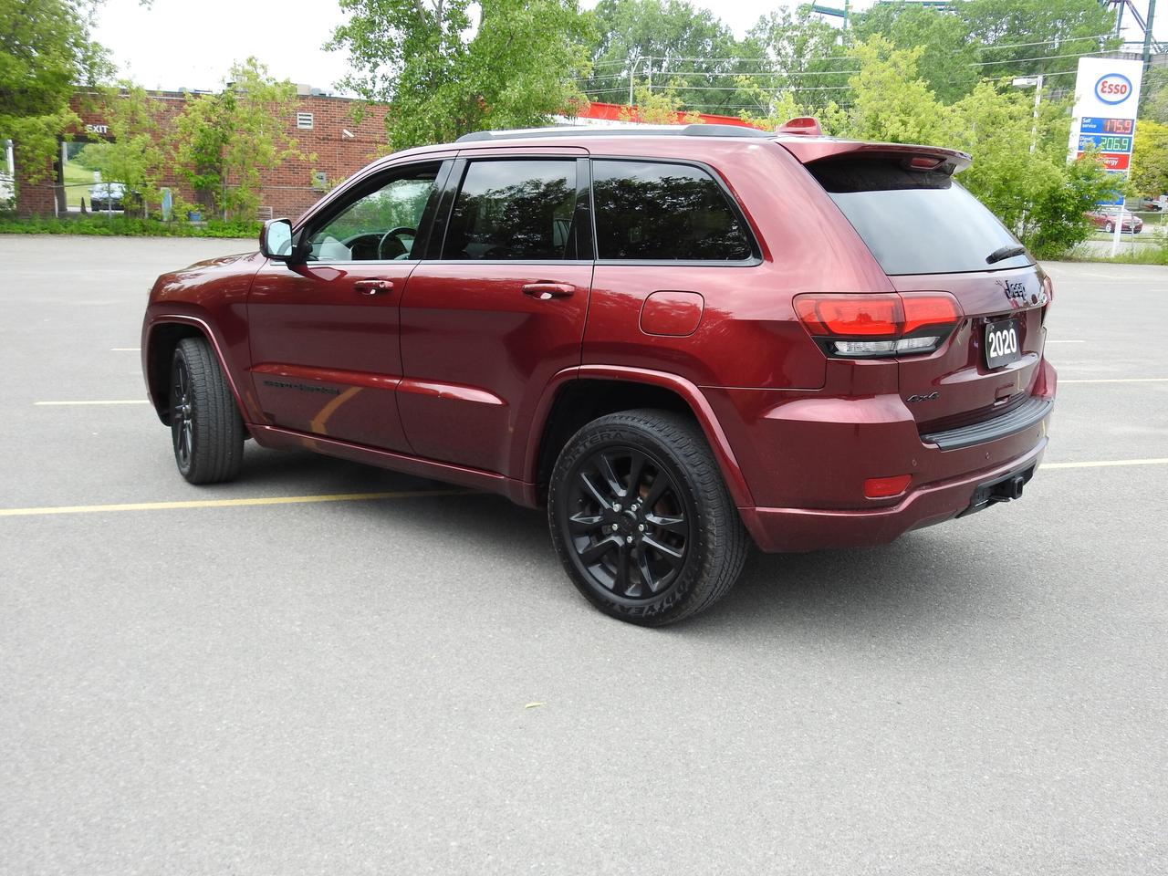 2020 Jeep Grand Cherokee ALTITUDE 4x4 - TOW PACKAGE- CLEAN CARFAX Photo