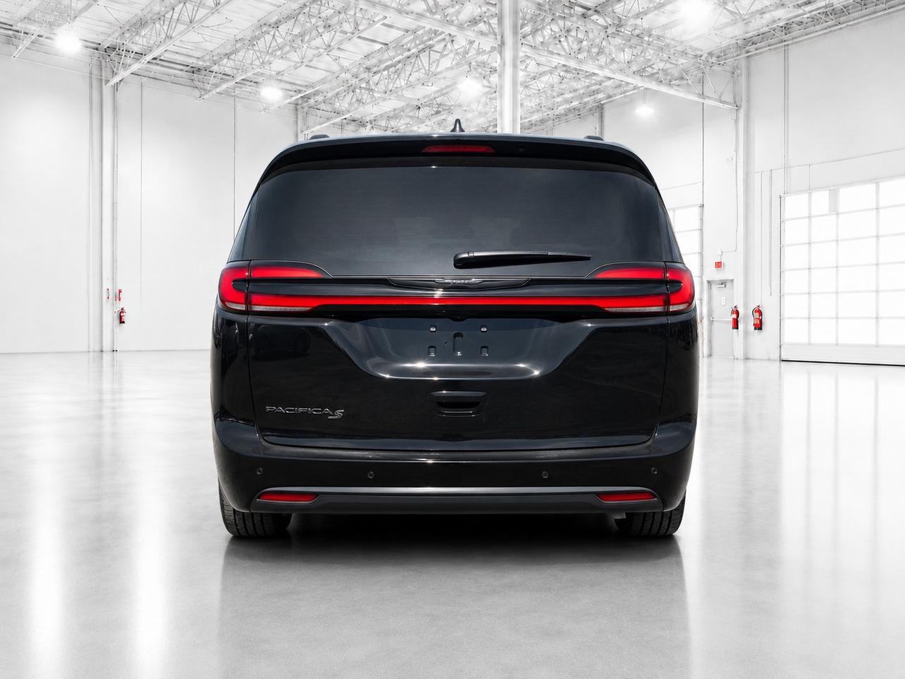 2027 Chrysler Pacifica Select AWD Photo