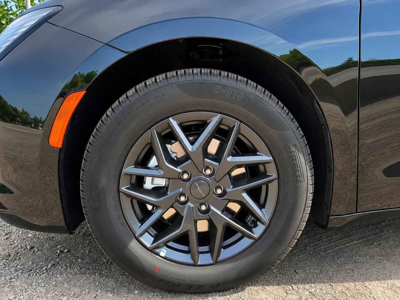 2027 Chrysler Pacifica Select AWD Photo