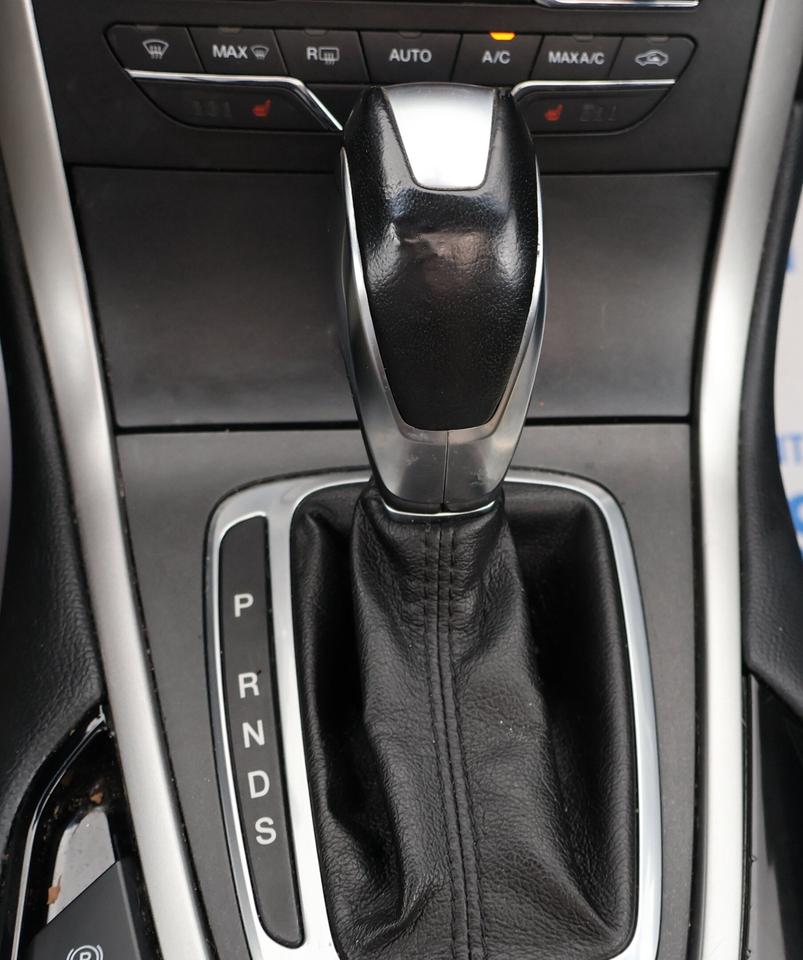 2018 Ford Edge SEL | | CD Player | Photo