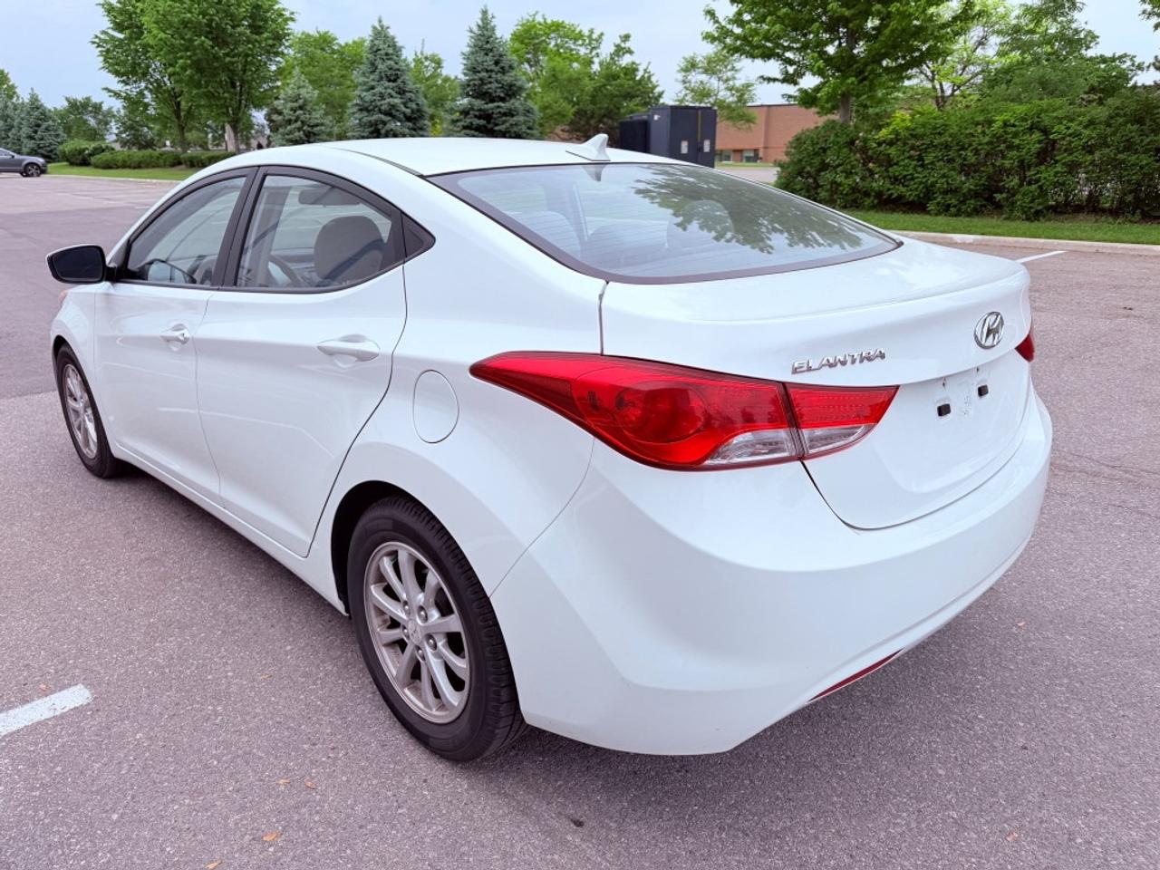 2013 Hyundai Elantra 5dr Hatchback Automatic GL *Ltd Avail* Photo