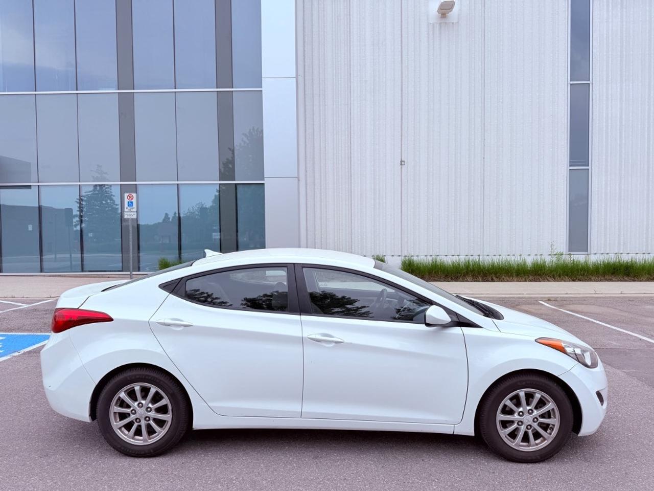 2013 Hyundai Elantra 5dr Hatchback Automatic GL *Ltd Avail* Photo