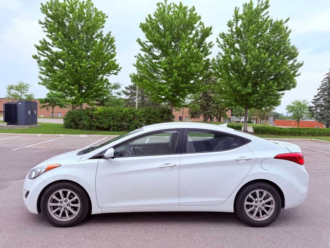 2013 Hyundai Elantra 5dr Hatchback Automatic GL *Ltd Avail* Photo