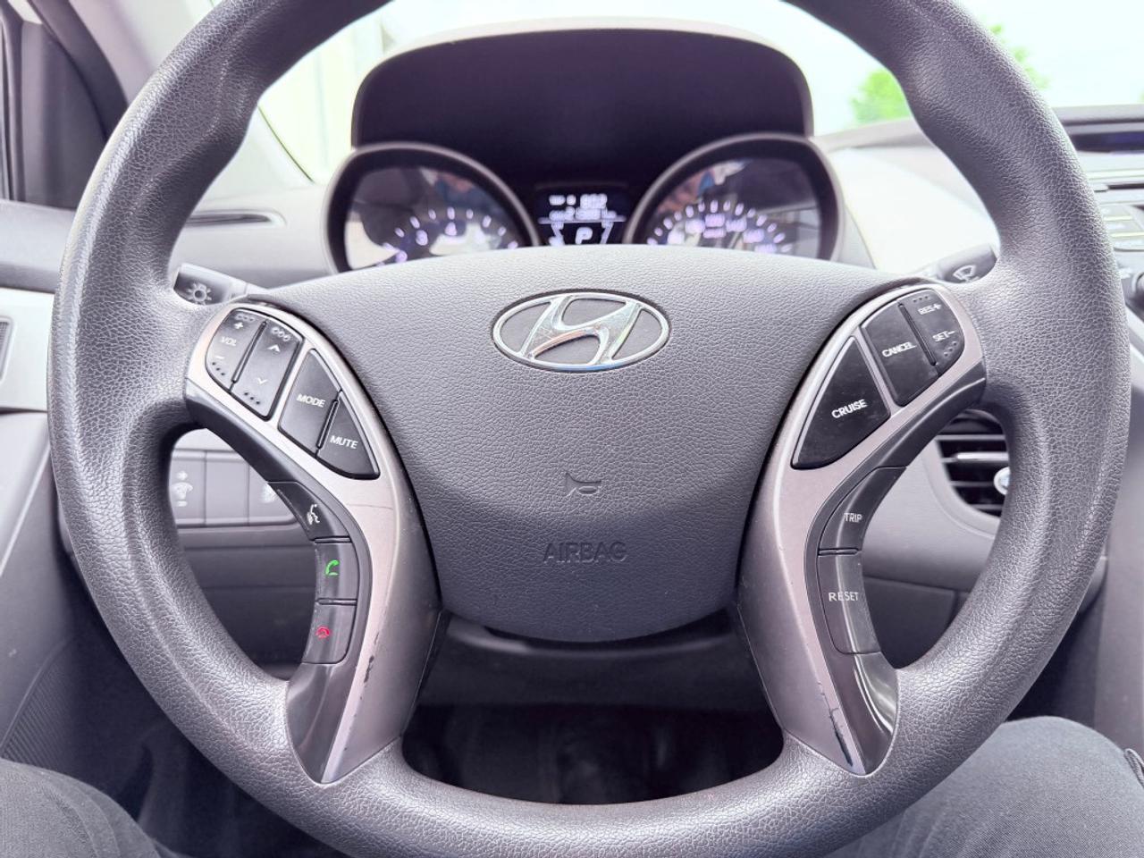 2013 Hyundai Elantra 5dr Hatchback Automatic GL *Ltd Avail* Photo