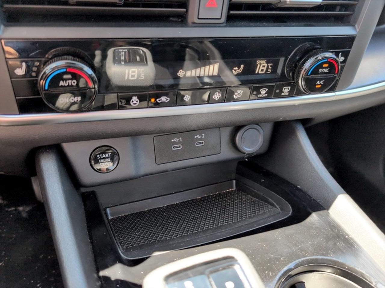 2024 Nissan Rogue SV Photo