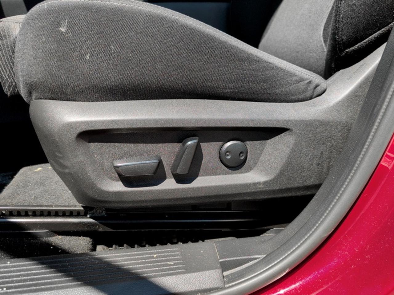 2024 Nissan Rogue SV Photo