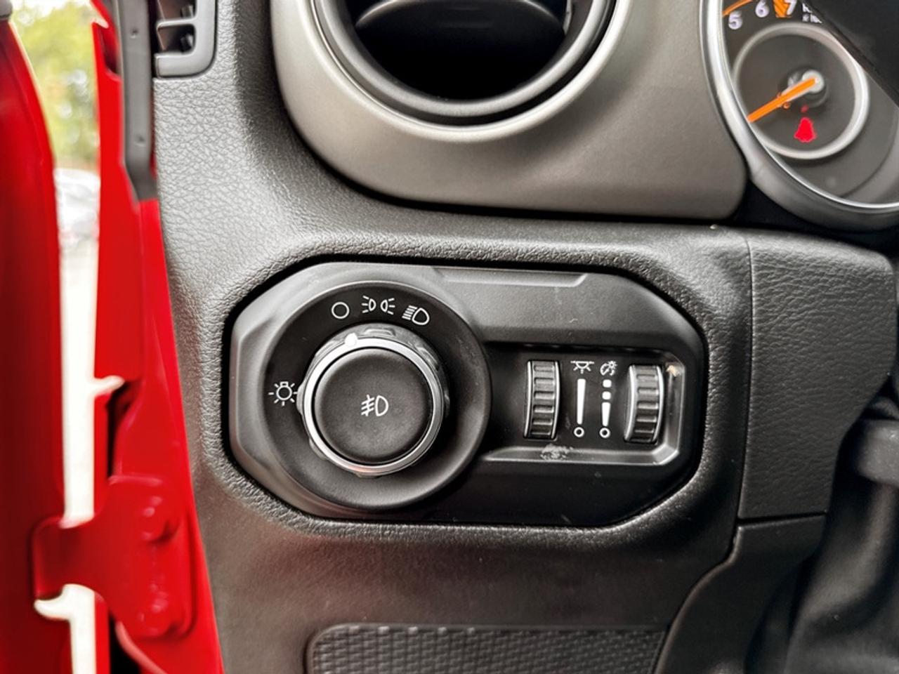2021 Jeep Wrangler Sport  **CLEAN CARFAX - LOW KMS** Photo