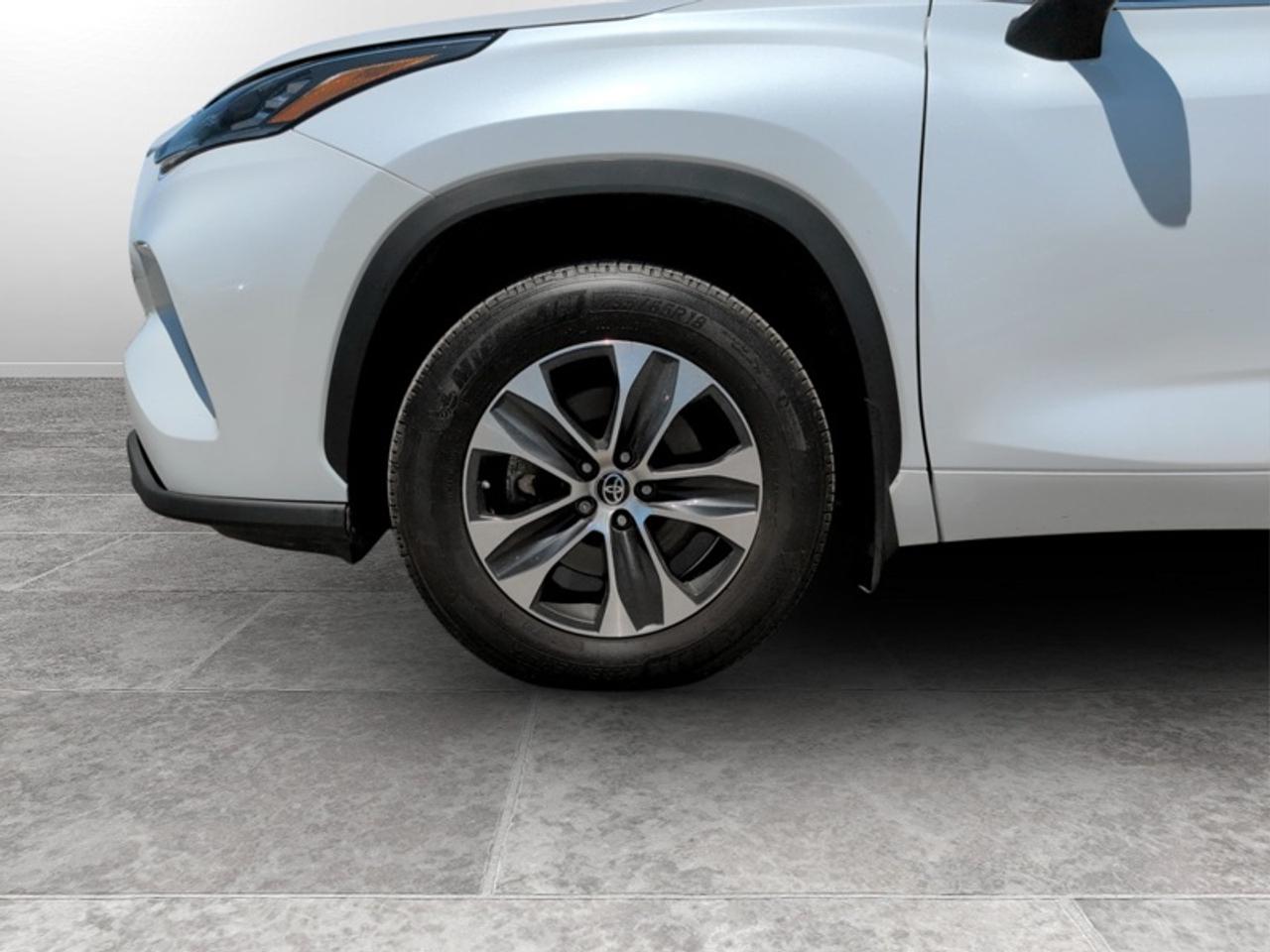 2023 Toyota Highlander XLE Photo