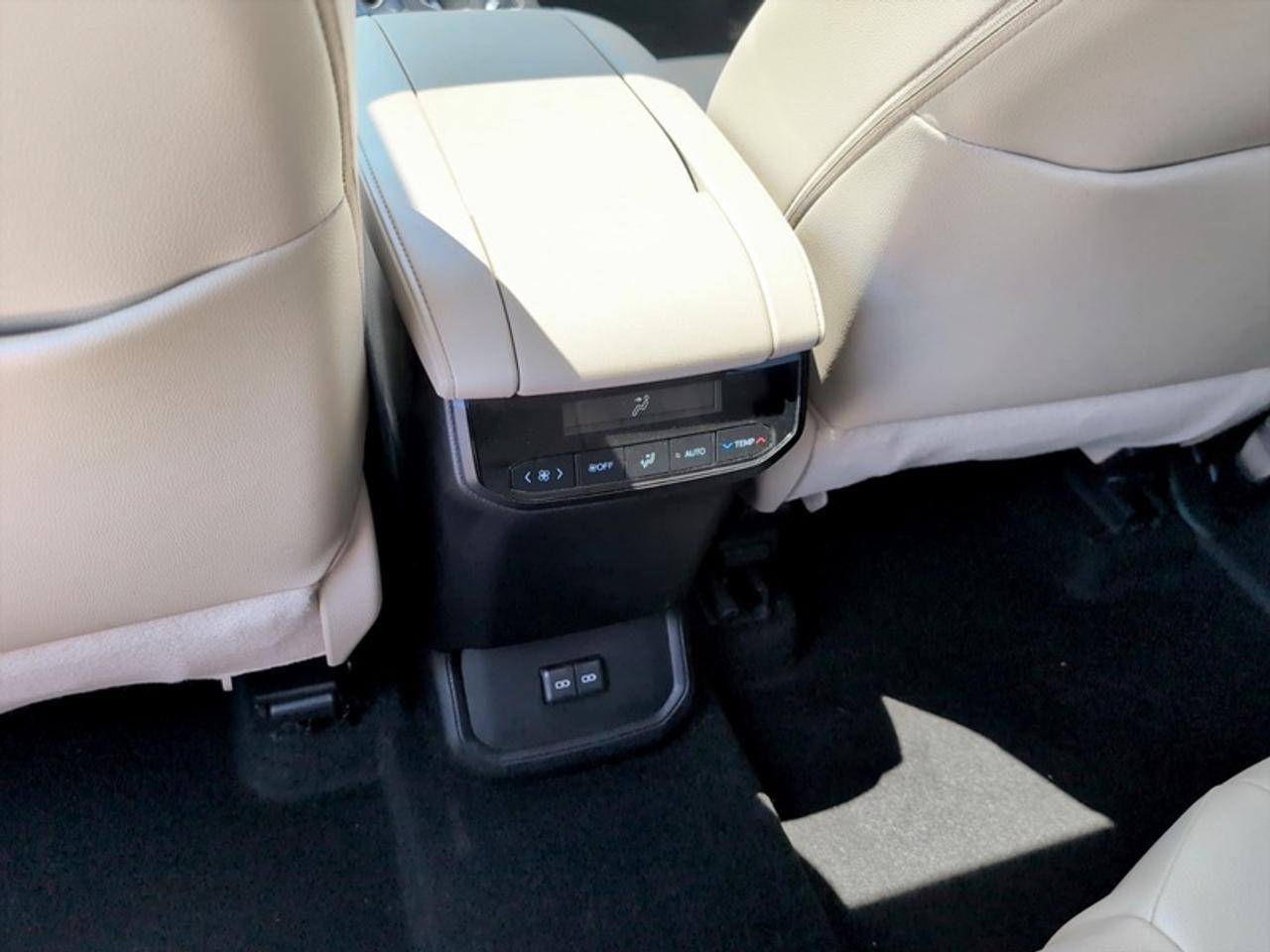 2023 Toyota Highlander XLE Photo
