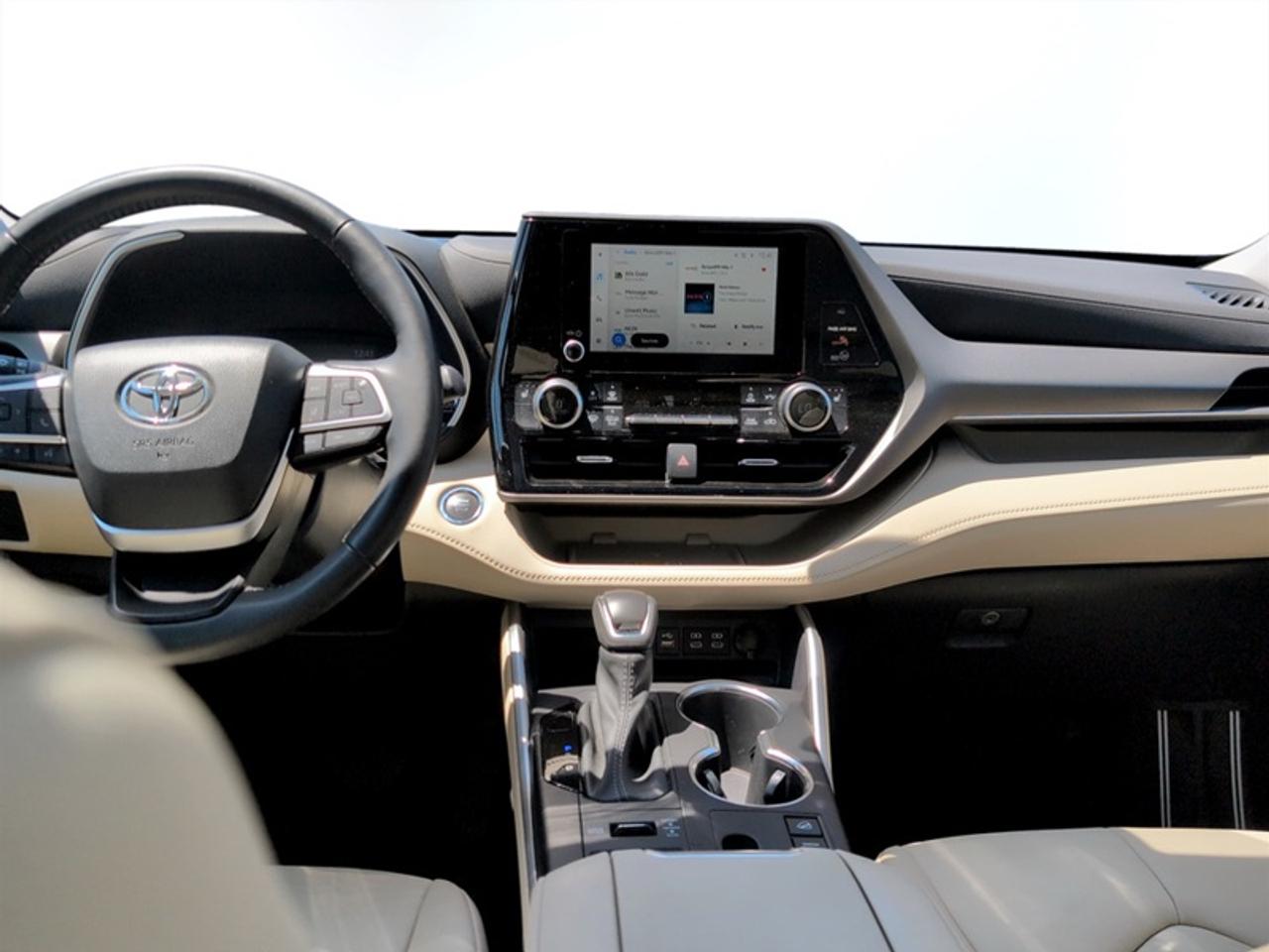 2023 Toyota Highlander XLE Photo