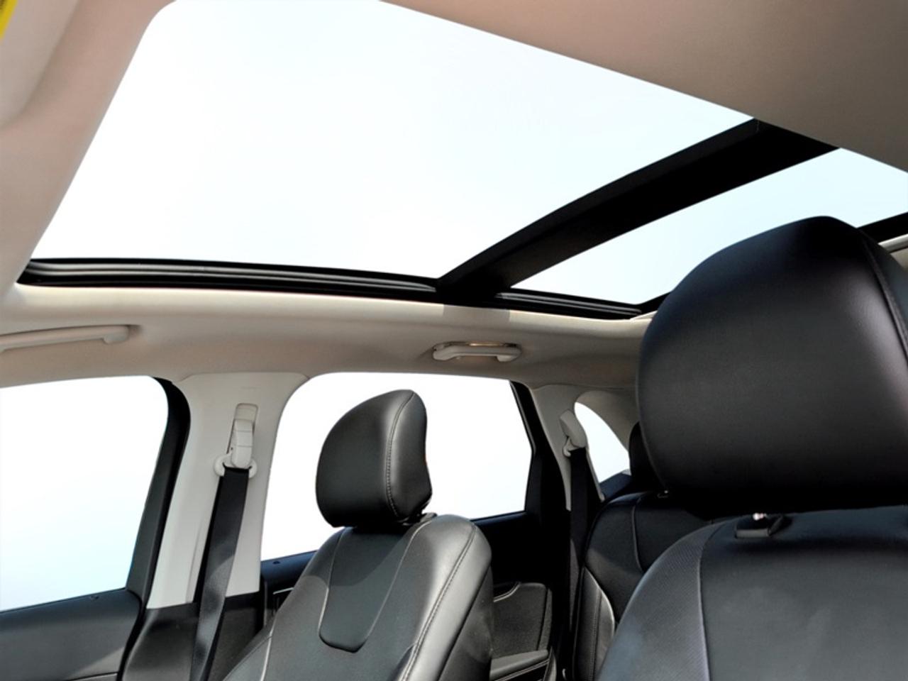 2019 Ford Edge Titanium AWD  **CLEAN CARFAX** Photo