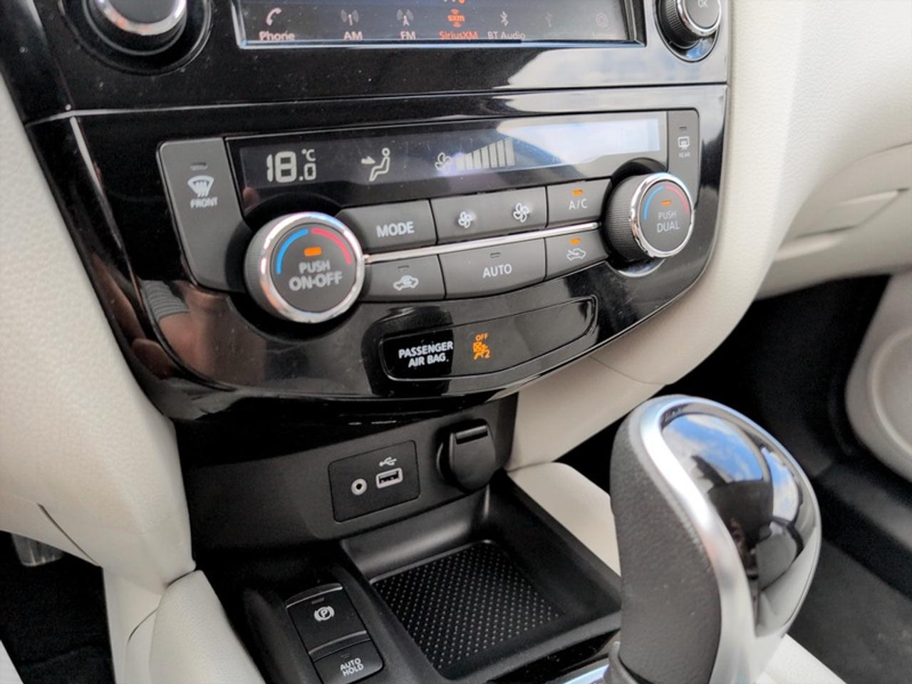 2022 Nissan Qashqai SV  **CLEAN CARFAX - SUNROOF** Photo