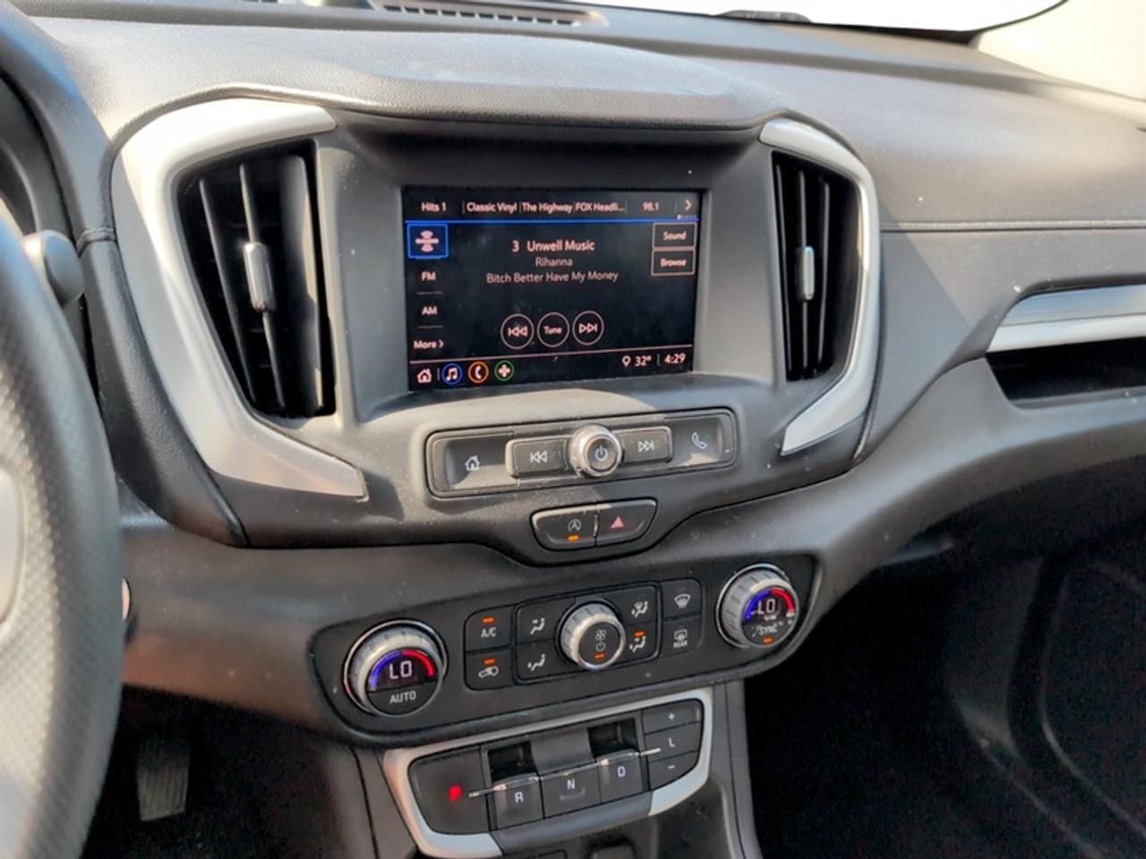 2022 GMC Terrain SLE  **APPLE CARPLAY - HTD SEATS** Photo