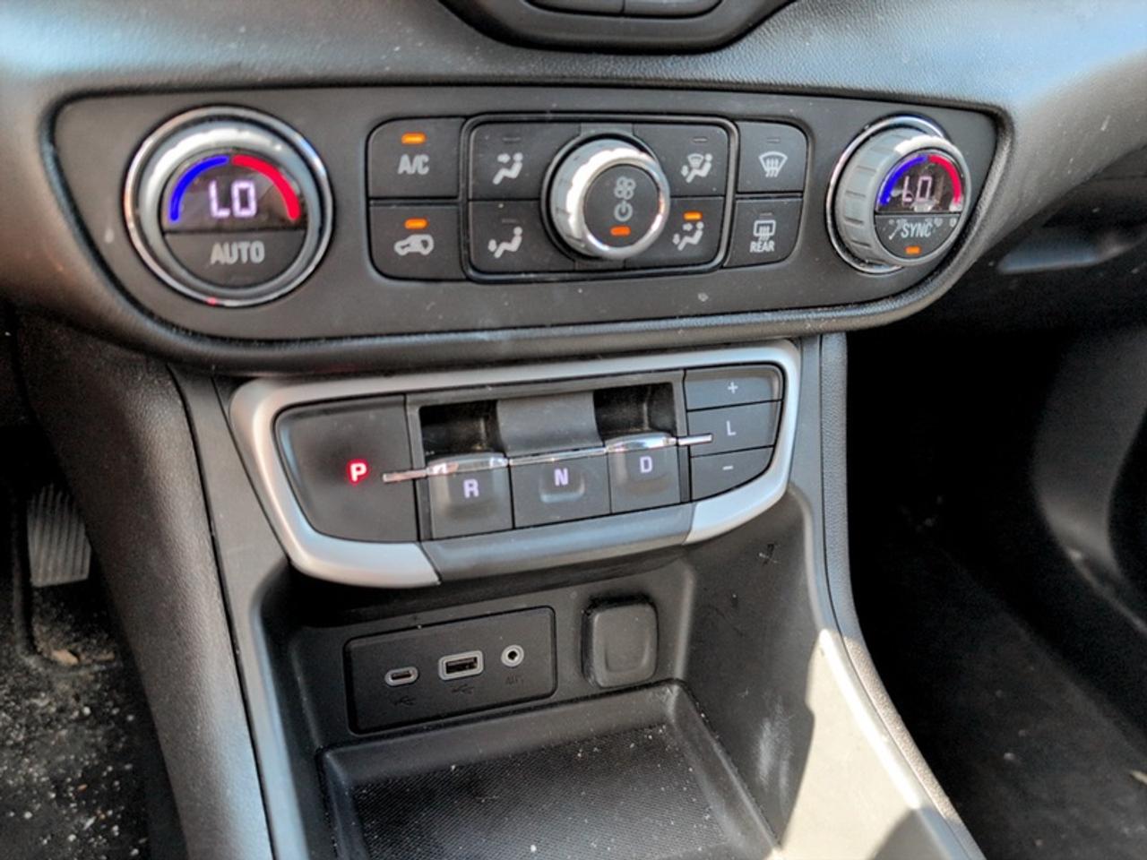 2022 GMC Terrain SLE  **APPLE CARPLAY - HTD SEATS** Photo