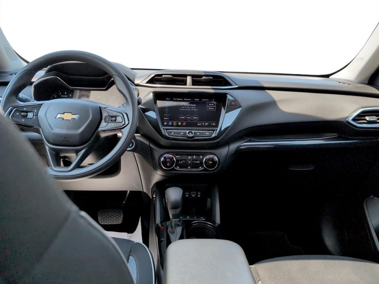 2023 Chevrolet TrailBlazer LT w/Sun & Gate Pkg  **ROOF** Photo