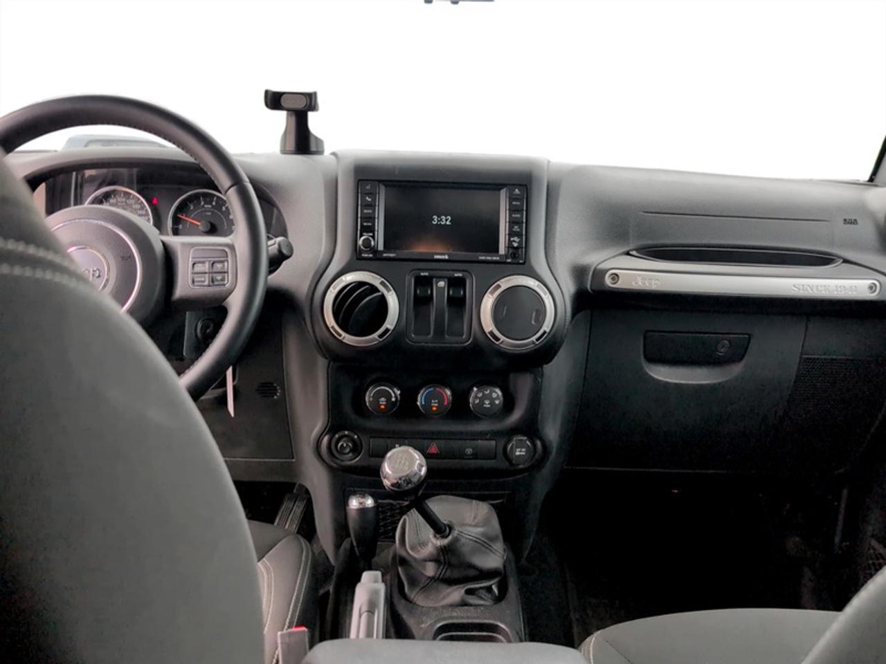 2015 Jeep Wrangler Sahara  **LOW KMS - CLEAN CARFAX** Photo