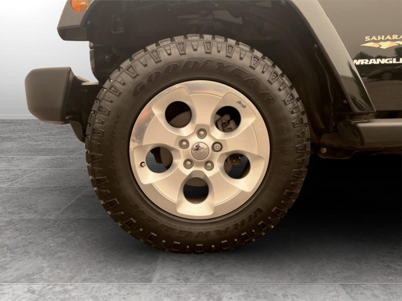 2015 Jeep Wrangler Sahara  **LOW KMS - CLEAN CARFAX** Photo