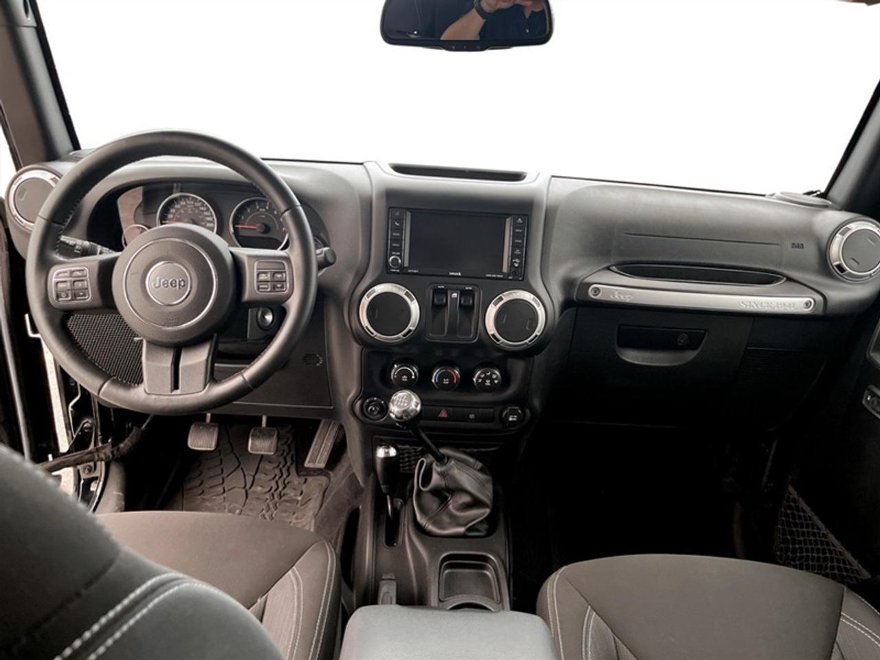 2015 Jeep Wrangler Sahara  **LOW KMS - CLEAN CARFAX** Photo