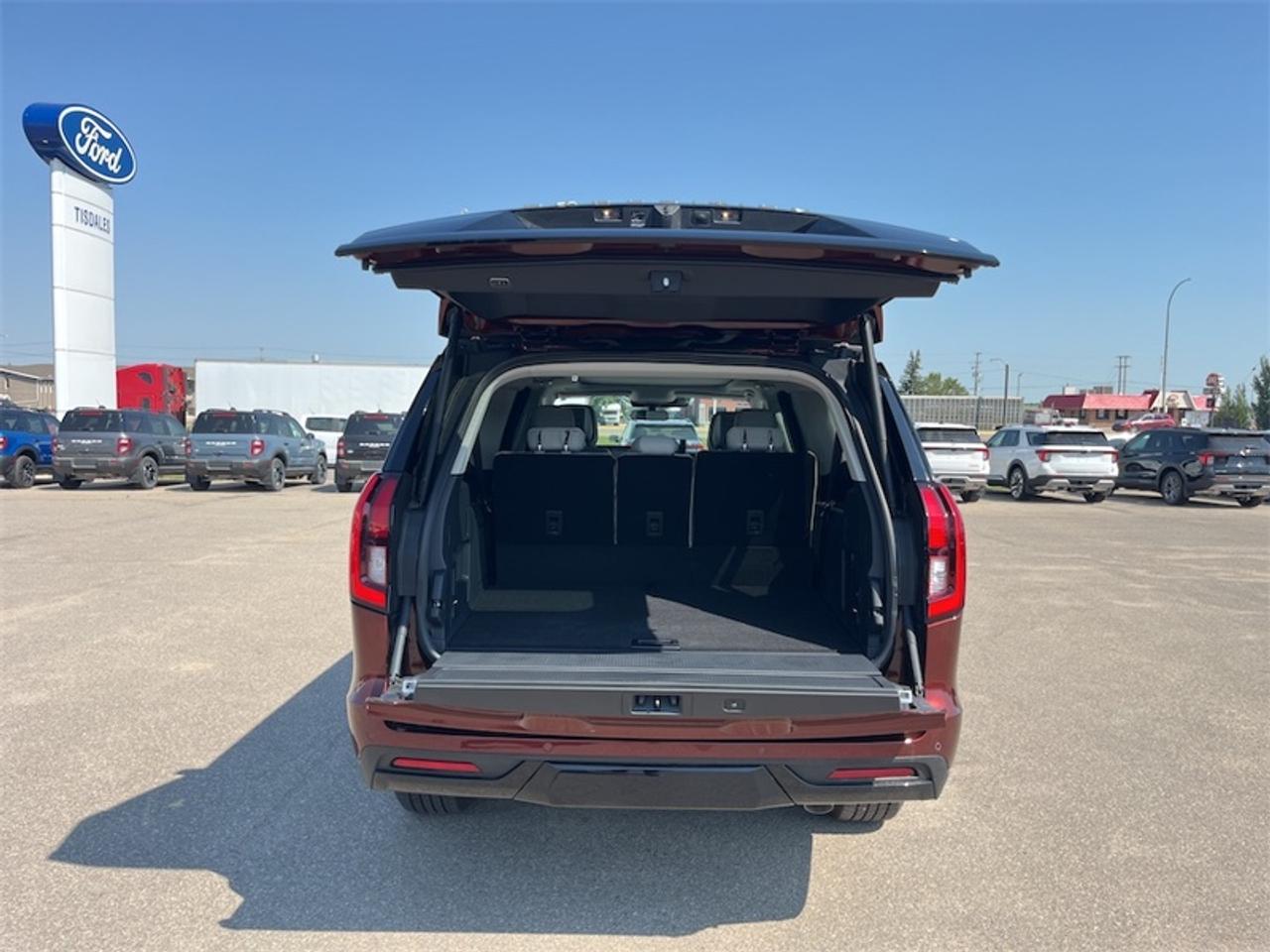 2027 Ford Expedition Platinum Max Photo5