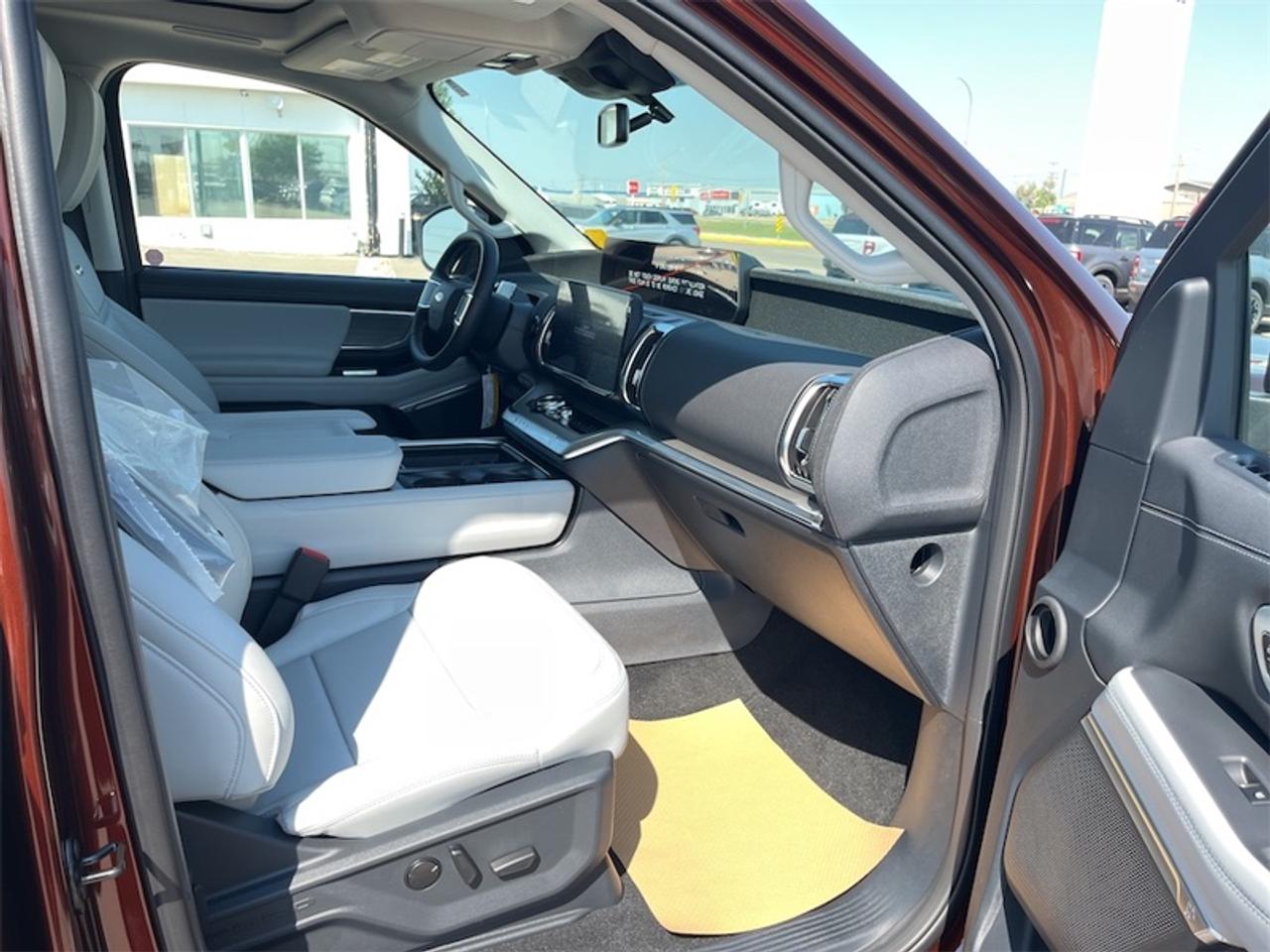 2027 Ford Expedition Platinum Max Photo5