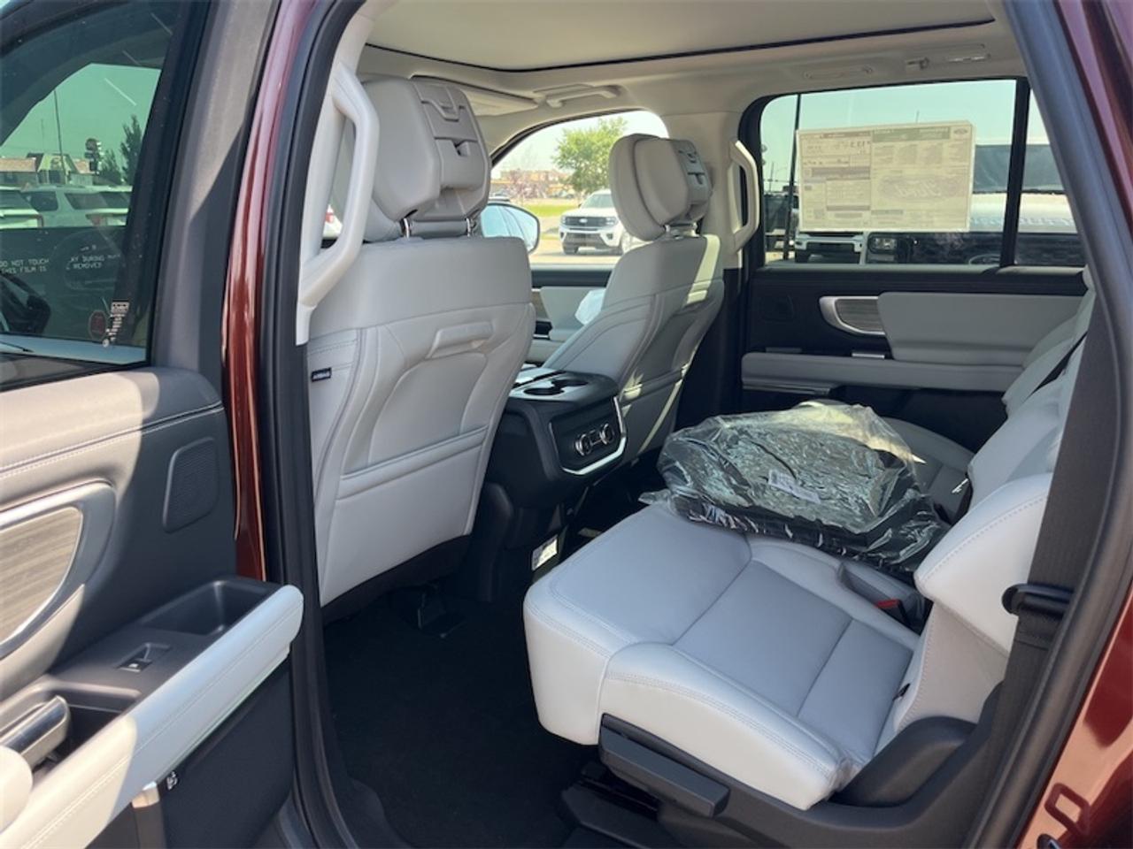 2027 Ford Expedition Platinum Max Photo5