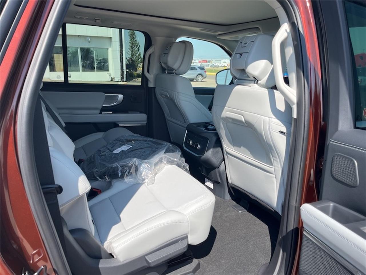 2027 Ford Expedition Platinum Max Photo5