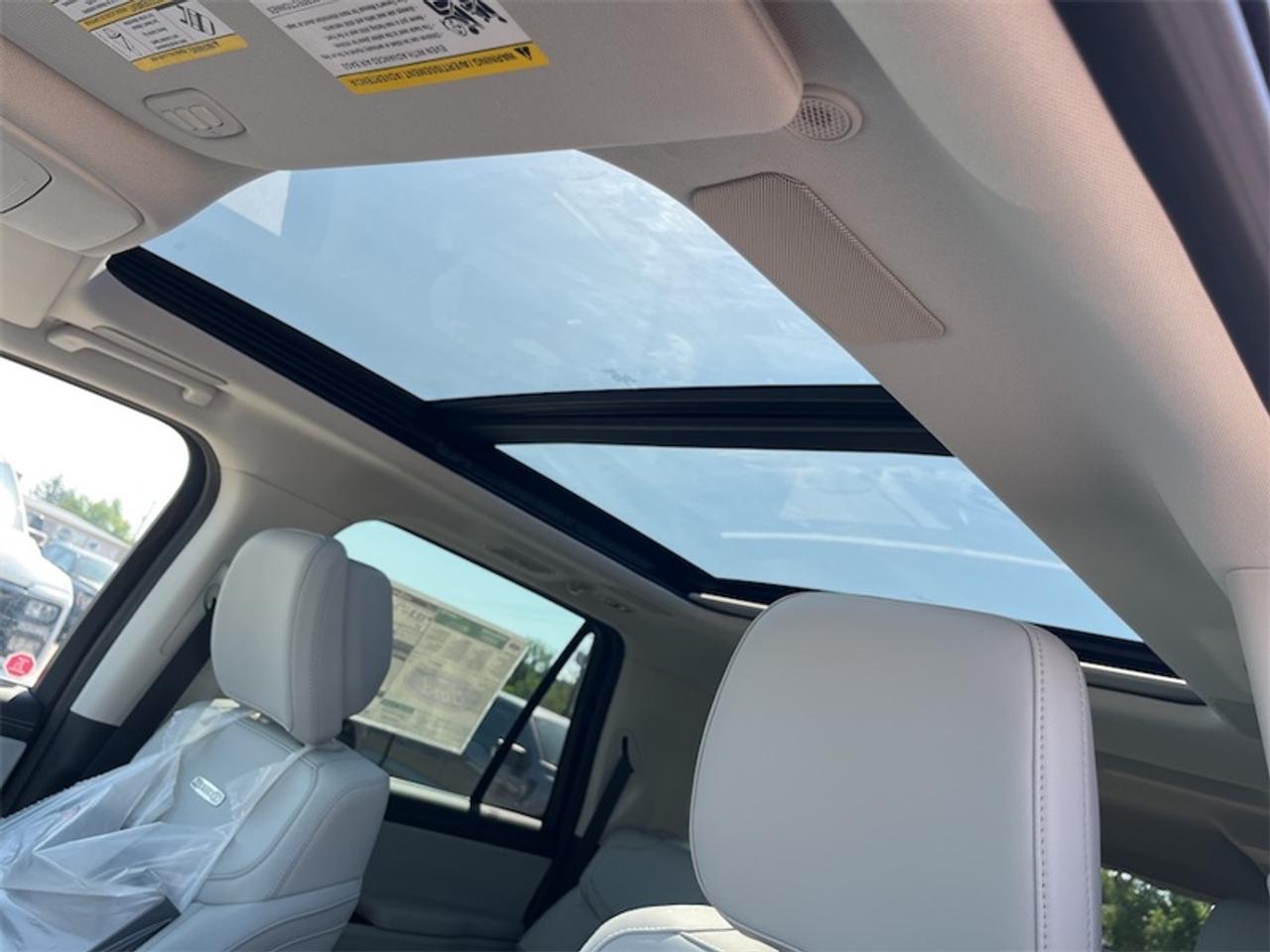 2027 Ford Expedition Platinum Max Photo5