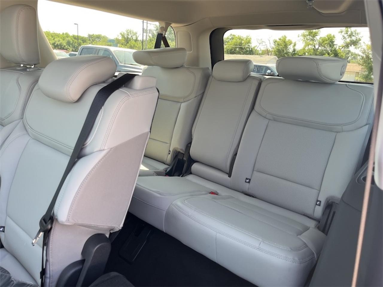 2027 Ford Expedition Platinum Max Photo5