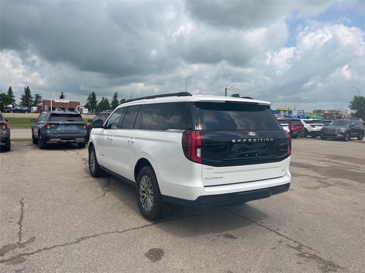 2027 Ford Expedition Platinum Max Photo5