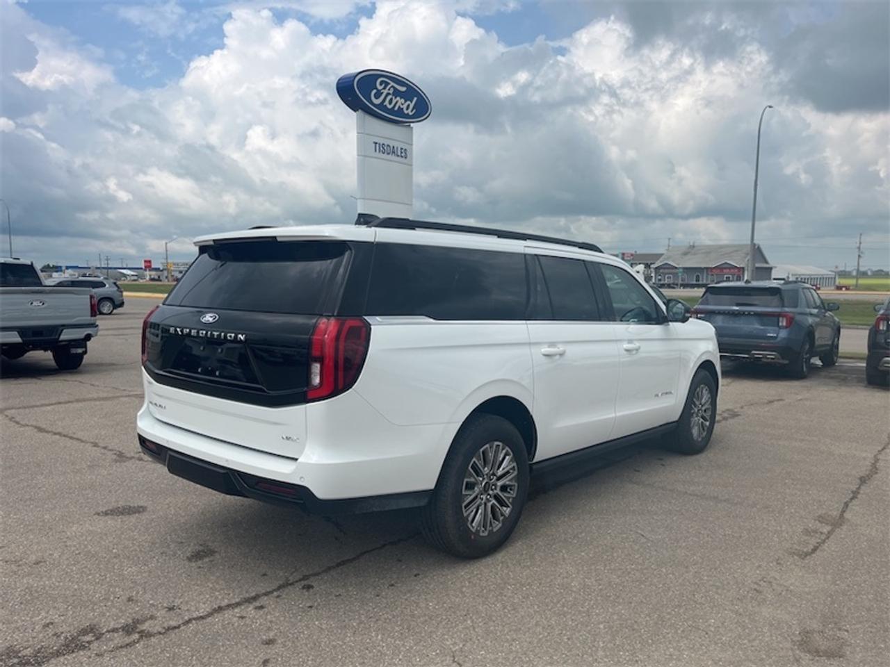2027 Ford Expedition Platinum Max Photo5