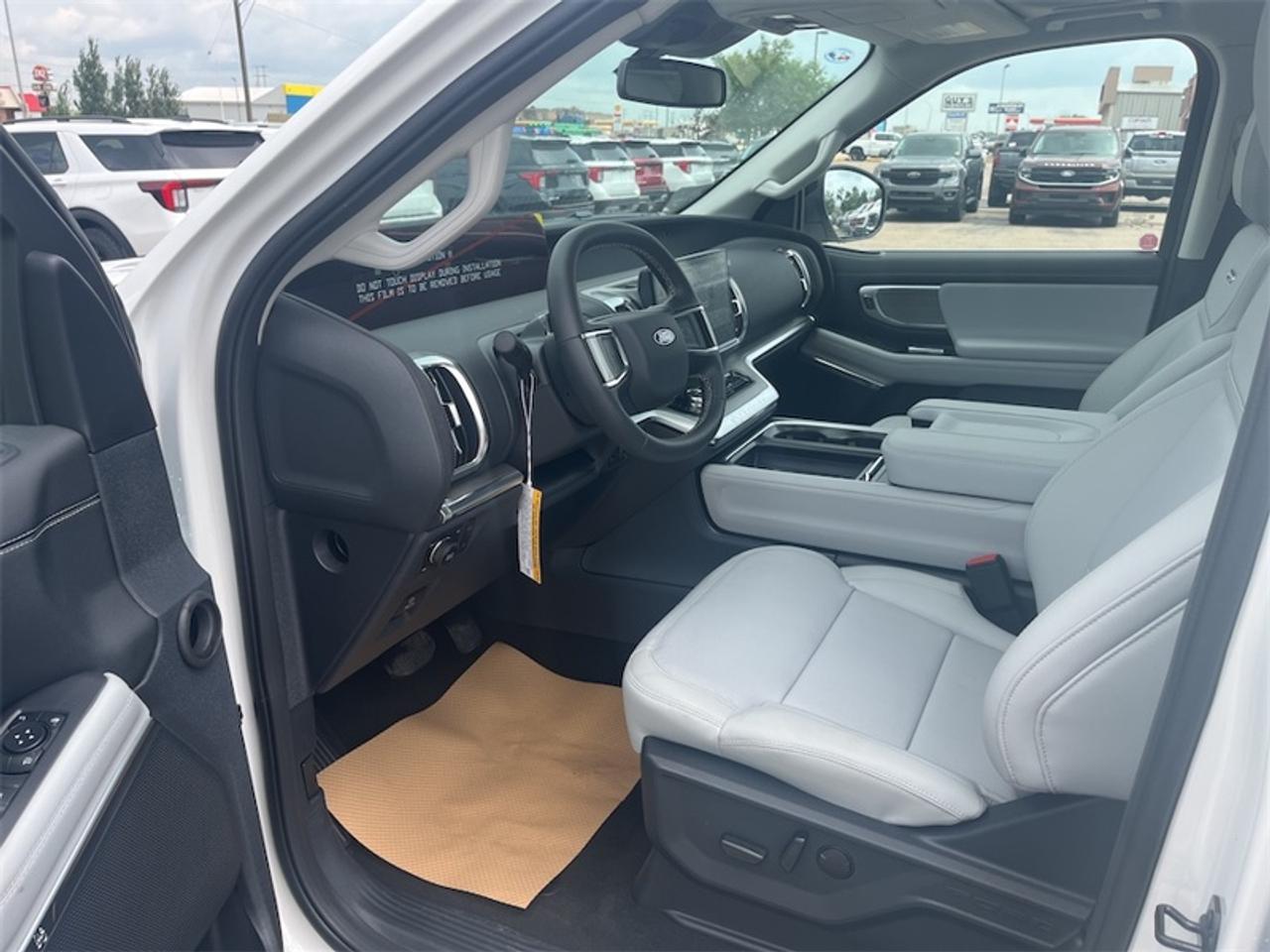 2027 Ford Expedition Platinum Max Photo5