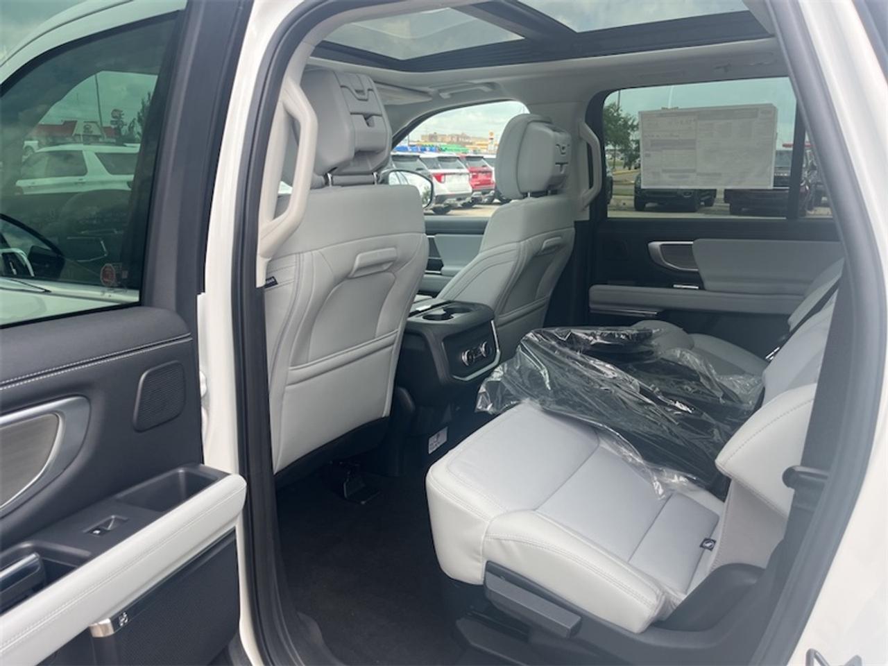 2027 Ford Expedition Platinum Max Photo5